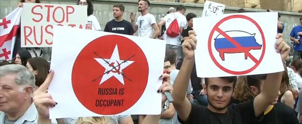 Ахметовский телеканал позлорадствовал и поддержал антирусский шабаш в Грузии | Политнавигатор