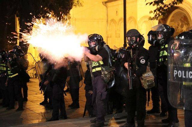 МВД Грузии отстранило 10 полицейских после разгона митинга в Тбилиси