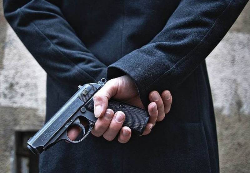 В Курске полицейский стрелял из пистолета, угрожая детям