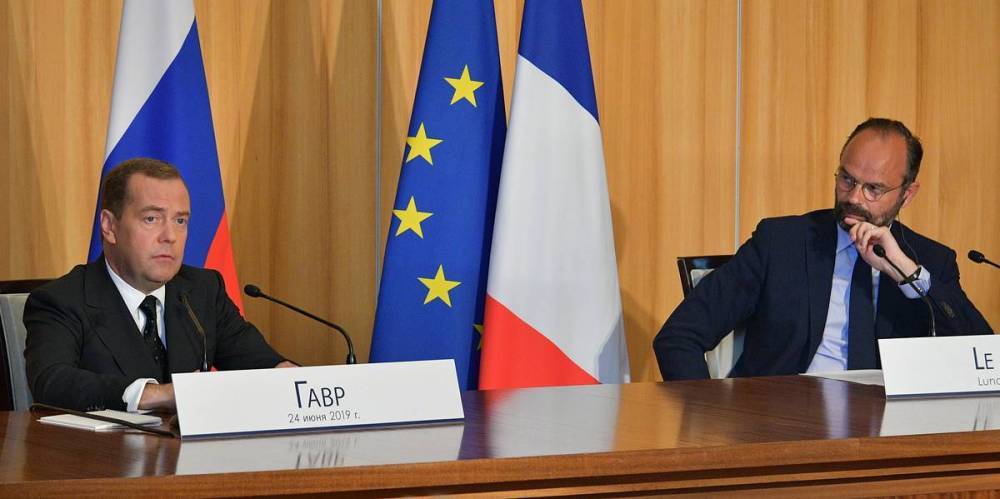 О чем говорил Медведев на пресс-конференции с премьером Франции. Главное