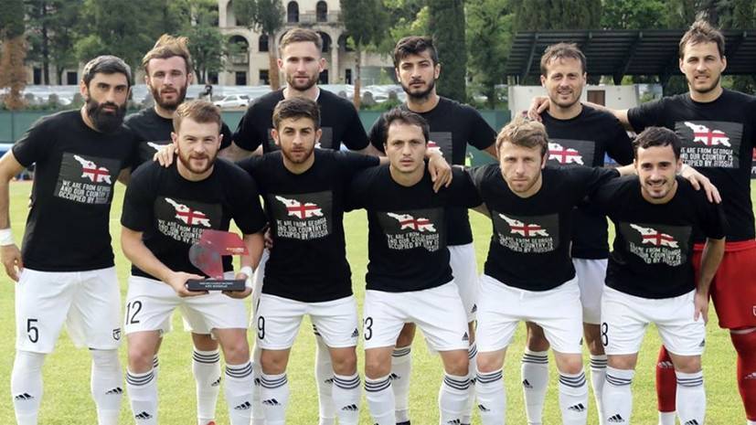 Грузинская футбольная федерация не стала наказывать игроков за политическую акцию