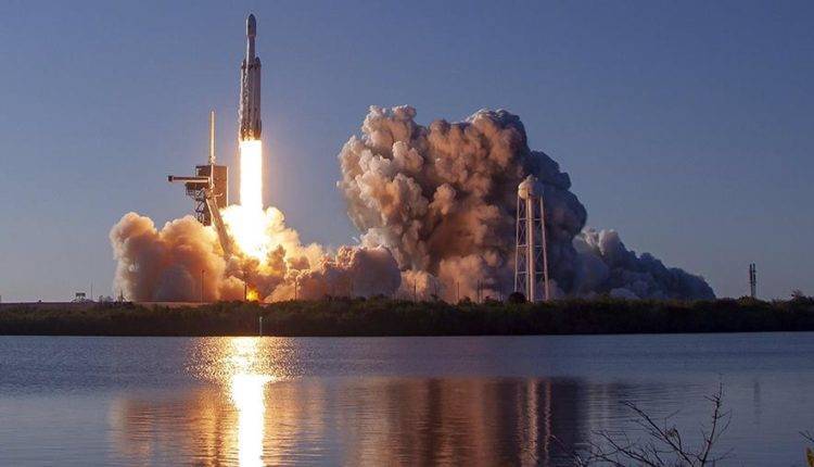 Falcon Heavy за один рейс выведет на орбиты 24 спутника