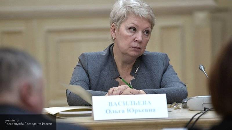 Российских учителей освободят от ненужных отчетов