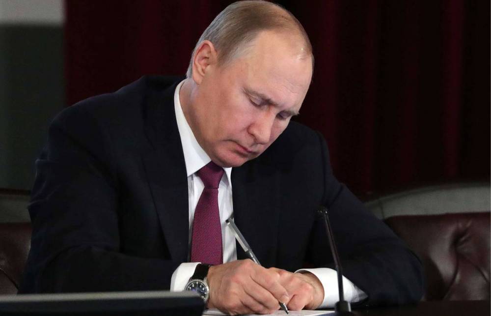 Путин сдрейфил и встал на колени перед Украиной: подписан судьбоносный указ
