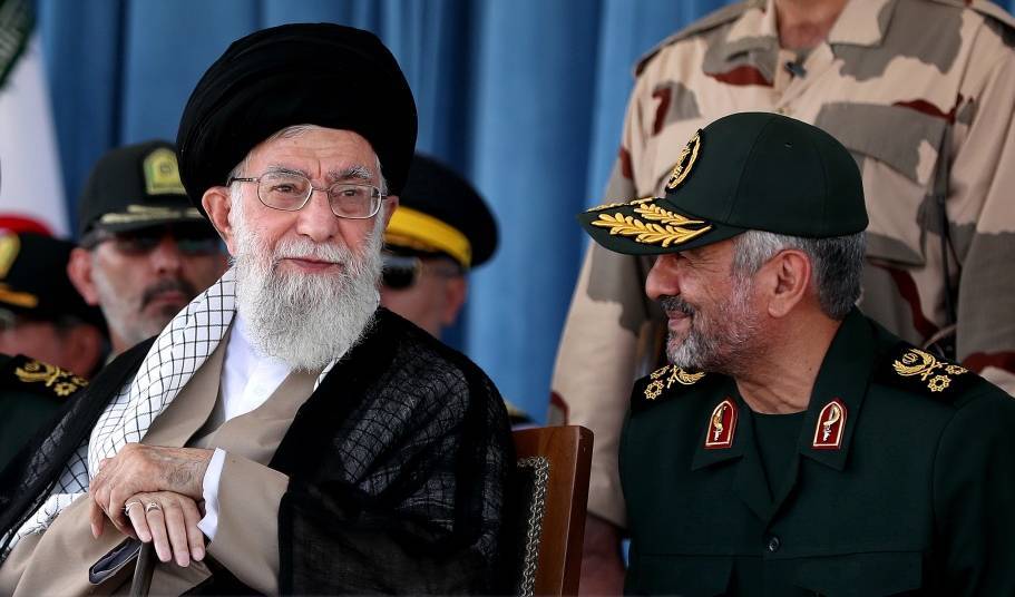 Трамп ввел санкции против Хаменеи и стражей революции
