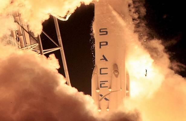 SpaceX отправит в космос прах 152 человек