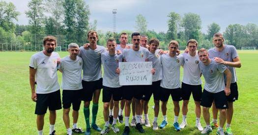 Футболисты украинского клуба поддержали антироссийскую акцию (фото)