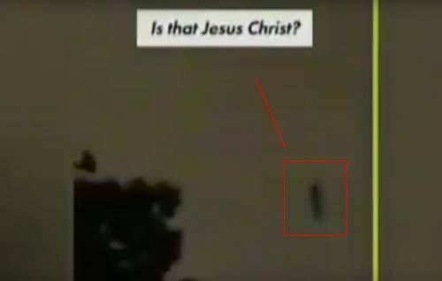 Пришельцы издеваются над христианами? Очевидец заснял на видео парящего Иисуса