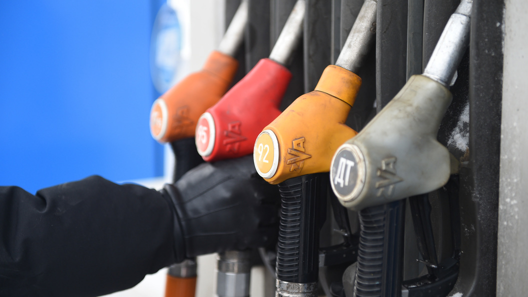 Грядет новый скачек цен на бензин? Правительство России не хочет продлять заморозку цен на топливо - источник