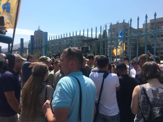 Сторонники Саакашвили штурмовали здание ЦИК, полиция не справилась: детали
