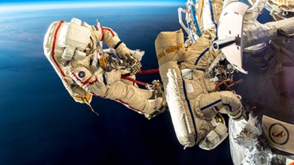 Медкабинет и кресло для гравитации: Космонавты с МКС вернулись на Землю после 7 месяцев полета