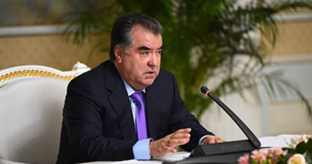 Глава государства сдал в эксплуатацию административное здание электросетей Таджикабадского района