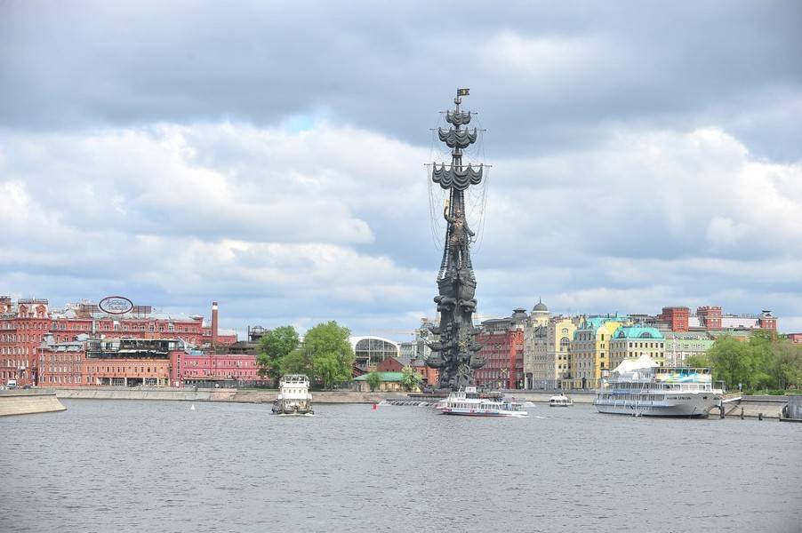 Переменная облачность без осадков ожидается в Москве во вторник