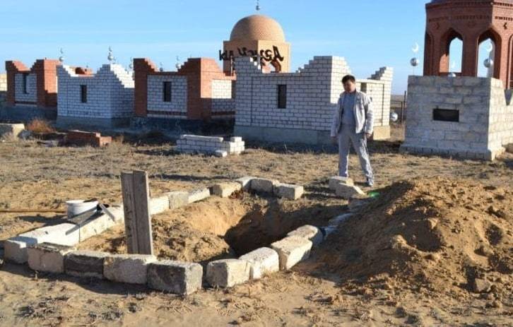 СМИ: Казахстанец вскрыл могилу через пару часов после погребения и обомлел от увиденного