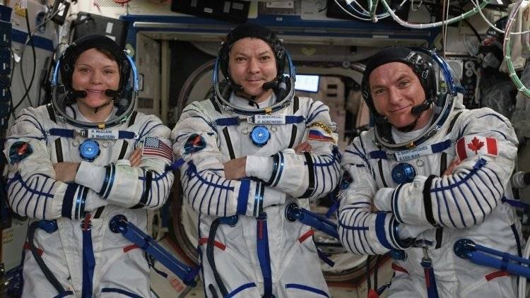 Три космонавта вернулись с МКС после семи месяцев полета