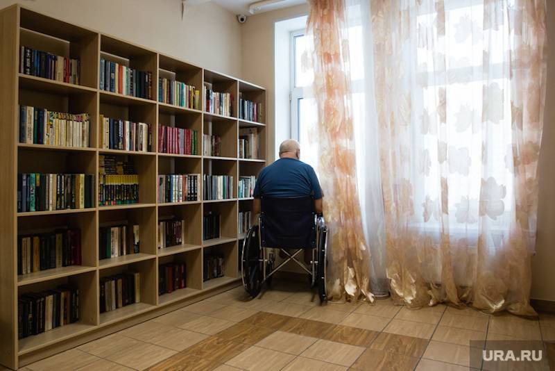 Соседи в многоэтaжке пожалели два рубля, чтобы инвалид мог выйти из дома