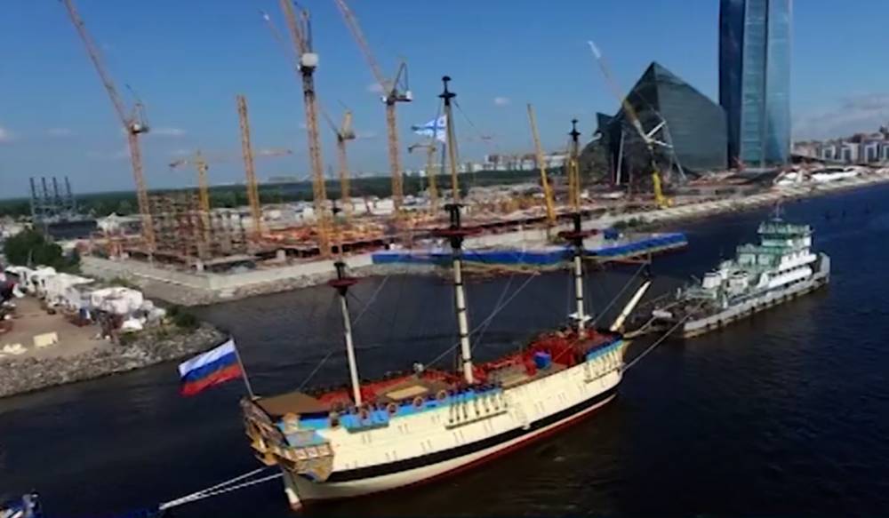 Парусник «Полтава» отправился в Кронштадт для подготовки к Военно-Морскому параду