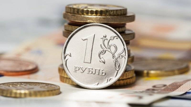 Минфин прогнозирует плавающий курс рубля до конца года
