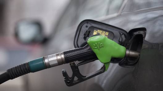 Правительство не намерено более замораживать цены на бензин