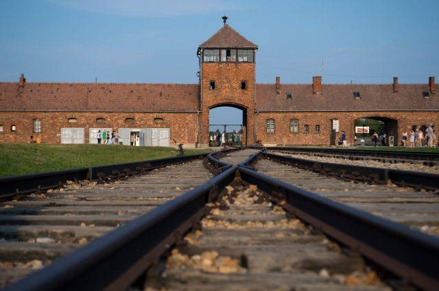 Польша ждет приезда высокого представителя России на годовщину в Освенциме