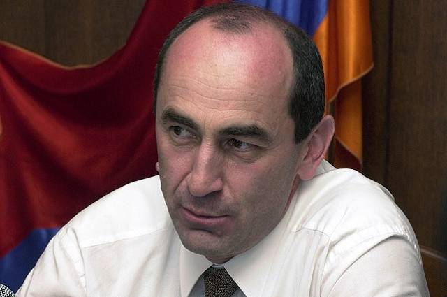 В Армении начались акции в поддержку арестованного экс-президента Кочаряна