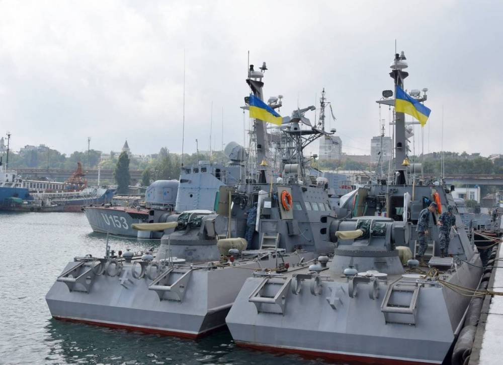Российские захватчики вывезли украинские корабли в неизвестном направлении: что происходит