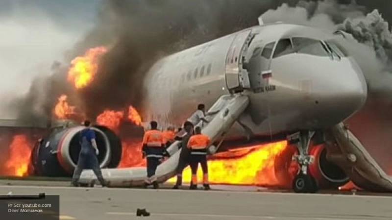 Топ-менеджеры "Аэрофлота" лишились премий до конца года из-за крушения пассажирского SSJ100