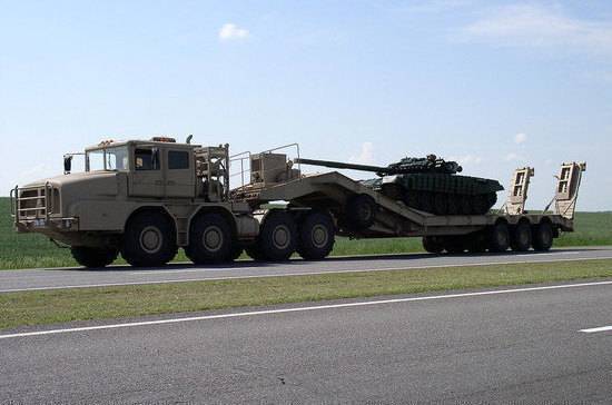 Военным грузовикам могут разрешить ездить за границу без специального допуска