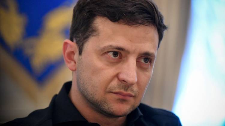 Зеленский за первый месяц на посту президента Украины заработал менее 500 долларов