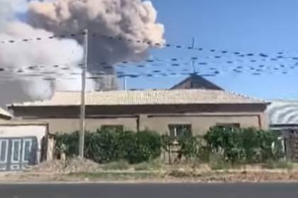 Снаряды с загоревшегося военного склада в Казахстане долетели до жилых районов