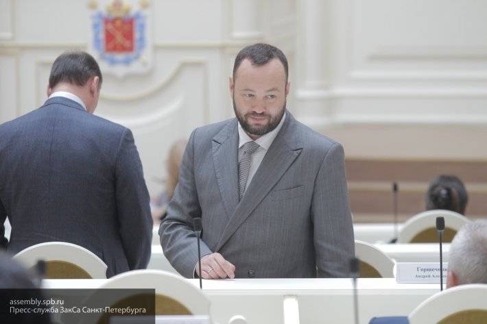 Депутат ЗакСа Анохин высоко оценил работу штаба Беглова при сборе подписей