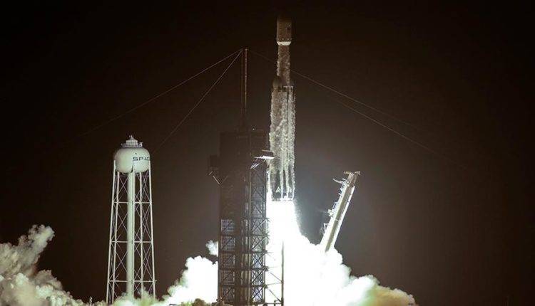 Falcon Heavy успешно вывела на орбиту 24 спутника и прах 152 человек