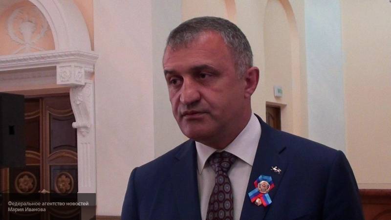 Президент Южной Осетии оценил возвращение Саакашвили на Украину