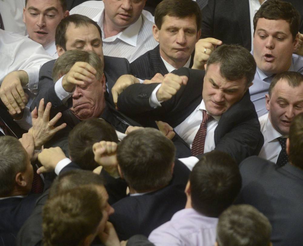Михаил Саакашвили стал причиной очередной потасовки в парламенте: нужны ли такие депутаты