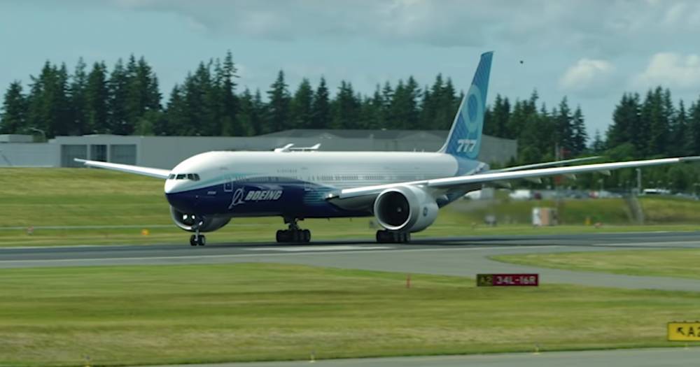 Самолет Boeing 777X совершил первые пробежки
