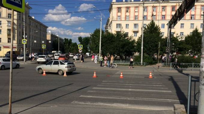 В Екатеринбурге водитель сбил на "зебре" 10-летнюю девочку на велосипеде