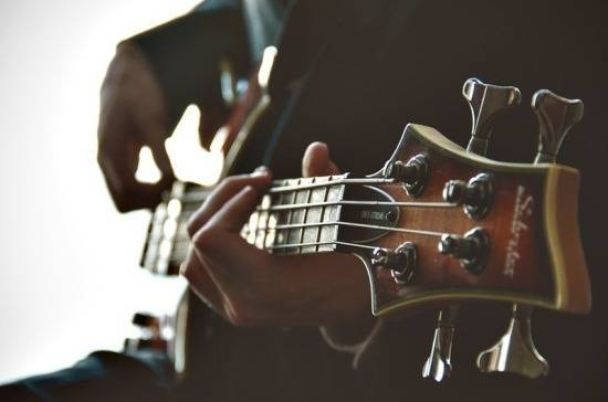 Учёные выяснили, что занятия музыкой благотворно влияют на успеваемость в школе