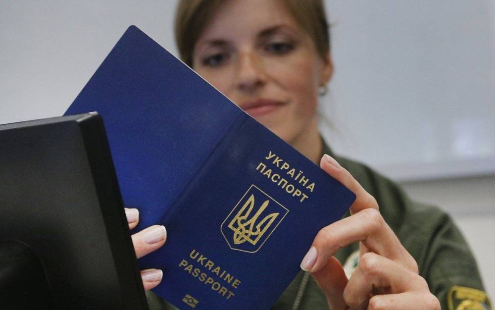 Перед украинцами закроют границы: теперь получить загранпаспорт станет гораздо сложнее