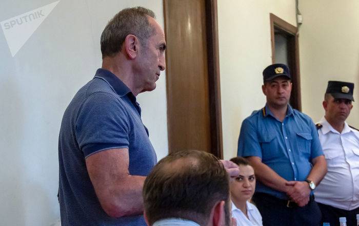 Роберт Кочарян прибыл к зданию следственного изолятора СНБ Армении