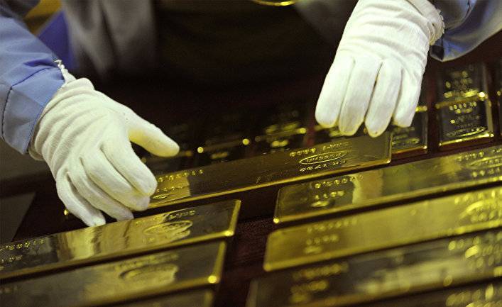 Bloomberg (США): большая ставка Путина на золото себя оправдывает
