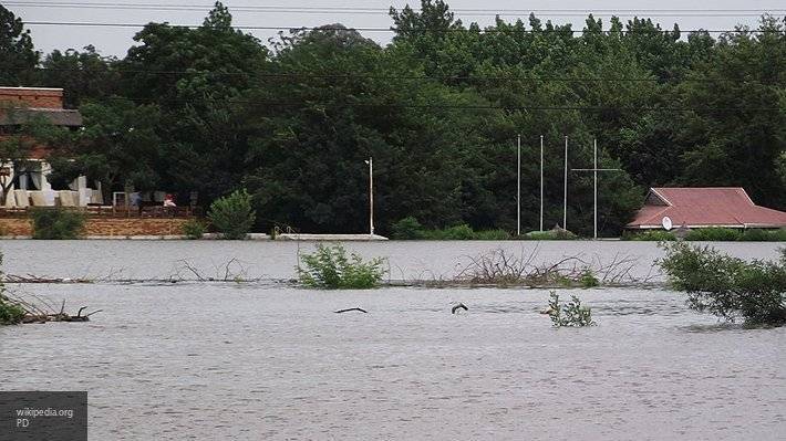 Более 100 тысяч японцев призывают к эвакуации из-за наводнений, пишут СМИ