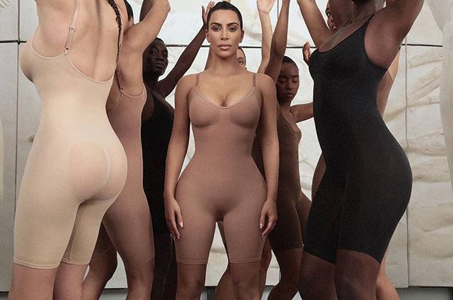 Ким Кардашьян представила свой новый бельевой бренд, натянув его на себя