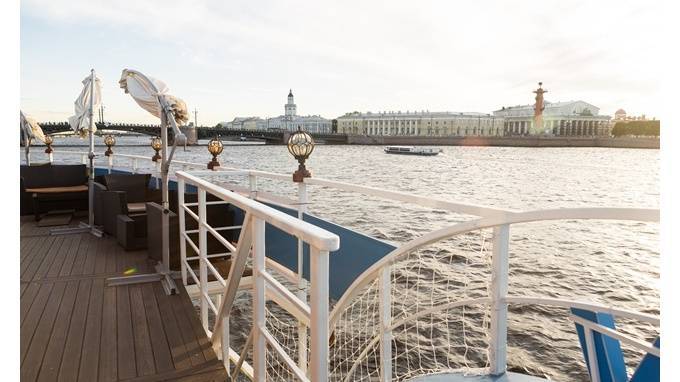 В Петербурге по рекам и каналам будут ходить суда на электродвигателе