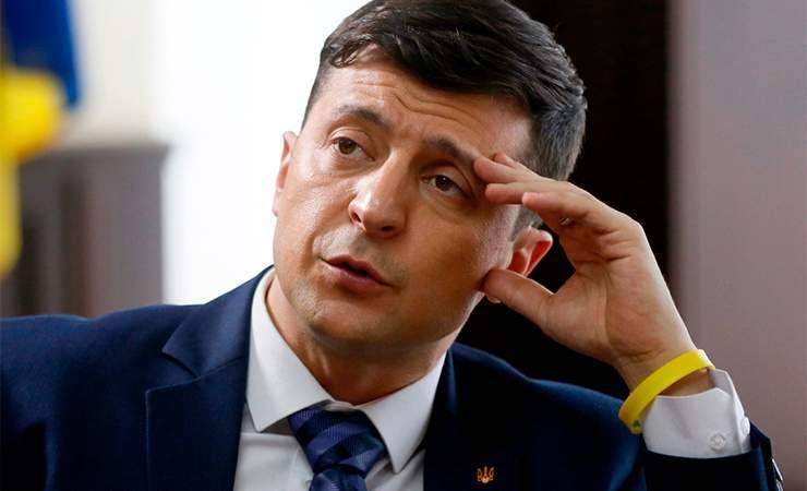 СМИ узнали, какую зарплату получил Зеленский за первый месяц на посту президента Украины