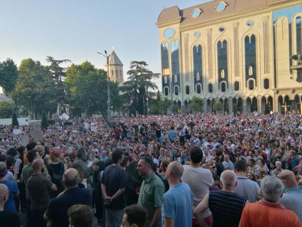 Экс-президент Грузии присоединился к протестующим в Тбилиси