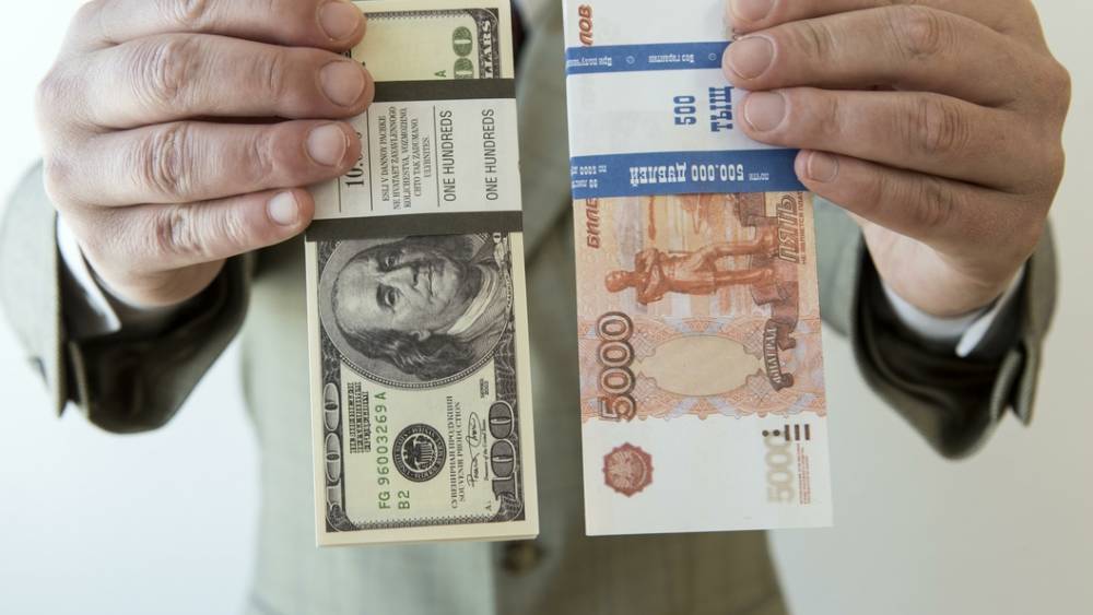 Пока США отвлеклись, рубль&nbsp;"крушит" рынок за счет нерезидентов - эксперт