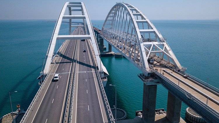 "Такси" по-русски: зафиксирован рекорд превышения скорости на Крымском мосту