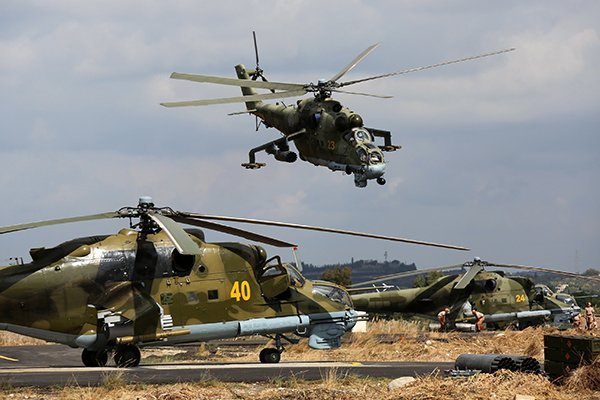 В России подняли по тревоге штурмовые и ударные вертолеты