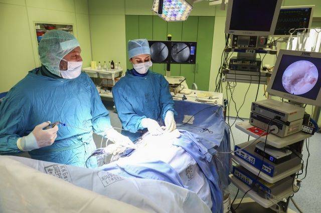 Тюменские хирурги удалили 15-килограммовую опухоль пациенту