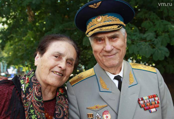 Прожившие вместе более 25 лет супруги получат медаль «За любовь и верность»